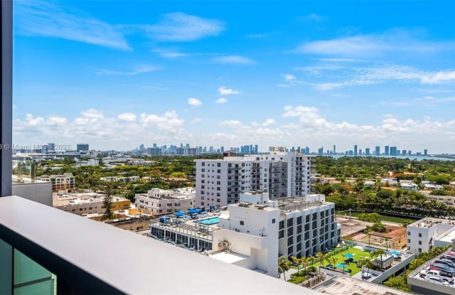 2901 Collins Ave