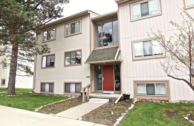 1683 RIVERSIDE DR APT 3 Drive - 1683 Riverside Drive, Rochester Hills, MI 48309