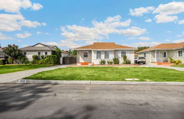 3 Bed / 2 Bath Home with 2 Car Garage