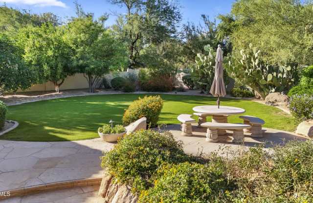 8350 E VIA DEL SOL Drive