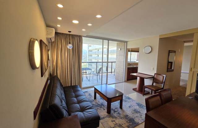 Fully Furnished Studio with Parking in Waikiki
