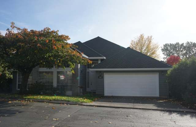 Gorgeous Remodeled Home for Lease in Steamboat Landing - 13617 SE 36th St