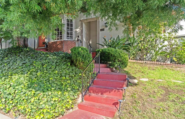 3136 Griffith Park Boulevard