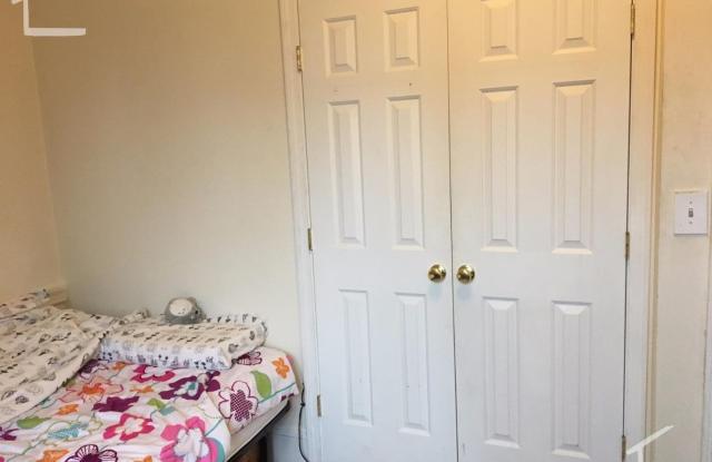 Boston University St Paul  Comm Ave Large 4 bed Equals rooms Ht Hw included 9.1 See them first! Comm Ave