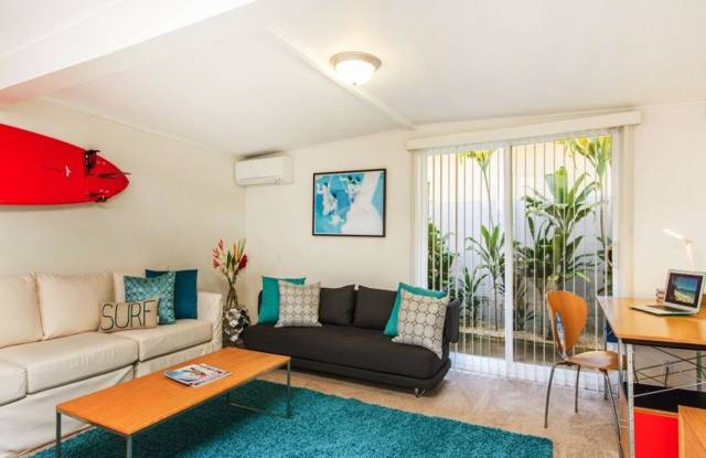 Historic Home+guest cottage in Kahala near the Beach w/Pool  AC: Ho'okipa Villa