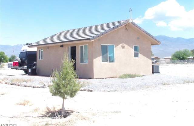 1731 W Scales Way