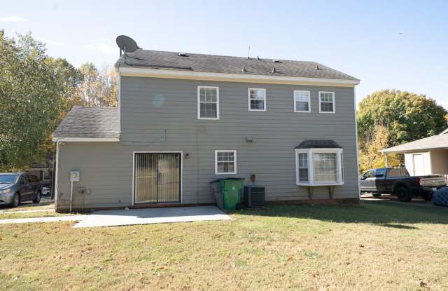 Billy Graham/I85 area -Two story 3 bed, 2 1/2 bath