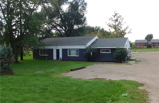 638 S S Grand Avenue Avenue - 638 S Grand Ave, Fowlerville, MI 48836