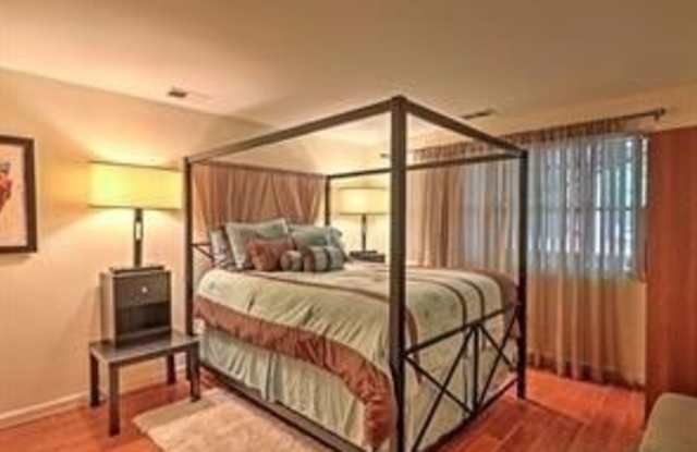 Photo of 843 NE Artwood Road NE unit: 843