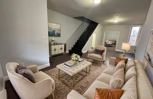 Photo of 1948 E Monmouth St