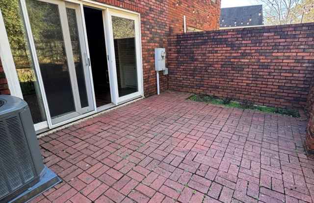 Spacious 2BR Townhome in Prime North of the River Location – Minutes from UA  Downtown