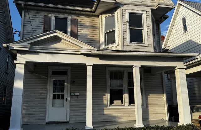713 W King St