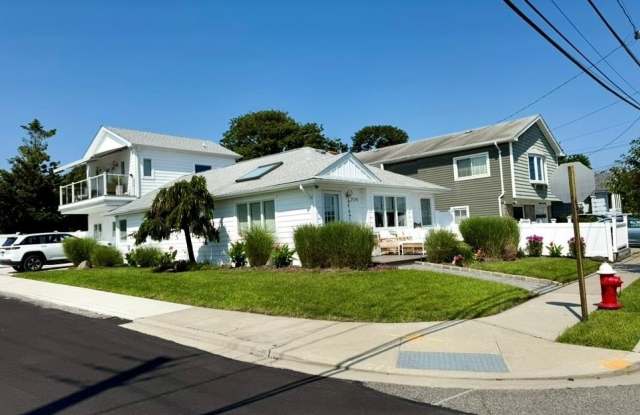 Photo of 2174 Bay Boulevard