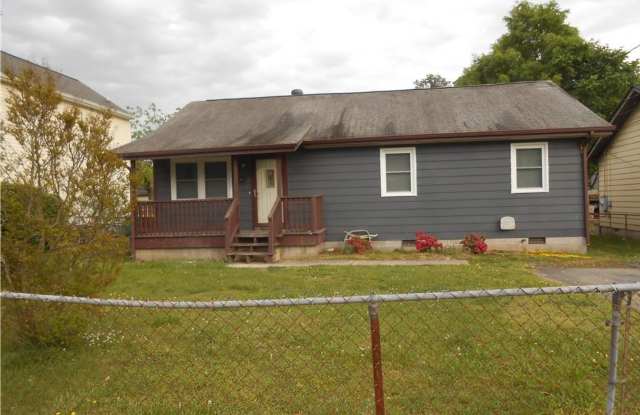 1038 Amelia Str Petersburg VA 23803
