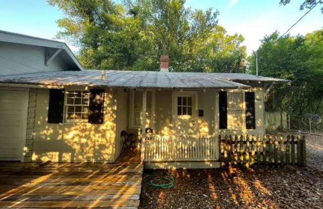 1306 Baker Ave