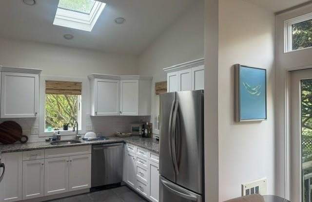 158 Narragansett Avenue unit: 1-C