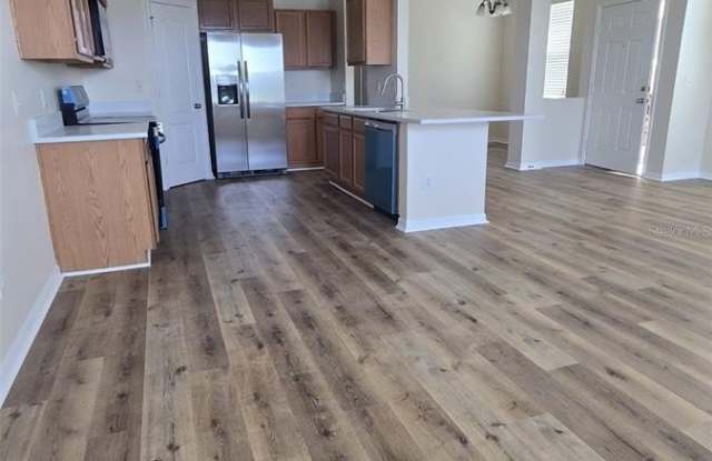 1612 SCARLET OAK LOOP