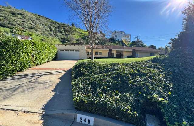 Quiet cul-de-sac Ondulando home with attached ADU included!!