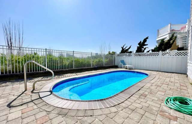 24 Ocean W Dr