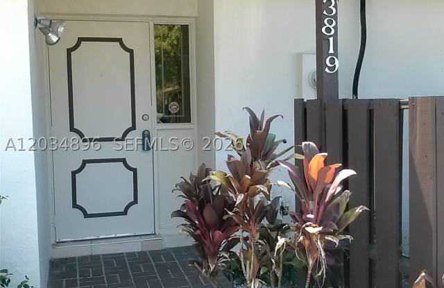 3819 SW 69th Ave