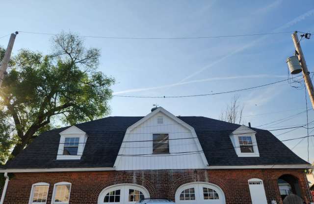 Photo of 331 S Market St