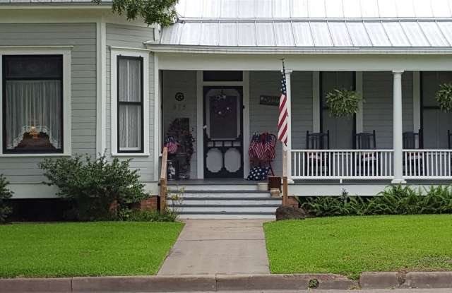 615 Holland St - 615 Holland Street, Navasota, TX 77868