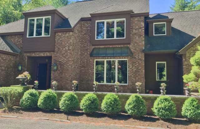 9 Oak Brook Boulevard