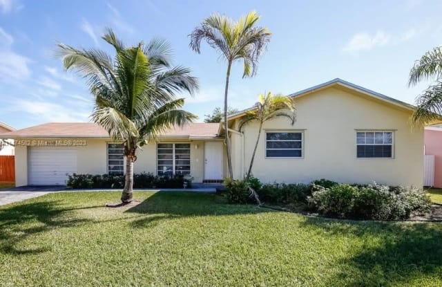 16921 SW 109th Ave - 16921 Southwest 109th Avenue, Kendall, FL 33176