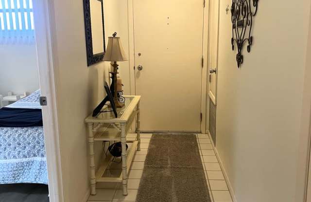 2BR/2BA Ground Level Condo in Venice Ave Condos- Great Deal!