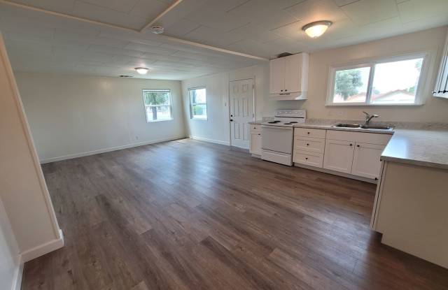 Single-Story 2-Bedroom House with a Bonus Room in Yucaipa!