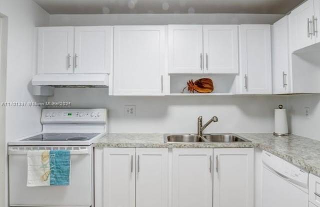 2307 S Cypress Bend Dr