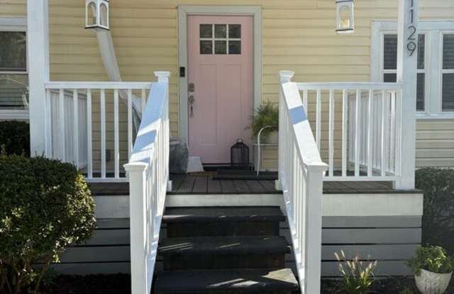 Photo of 1129 Brody Ave