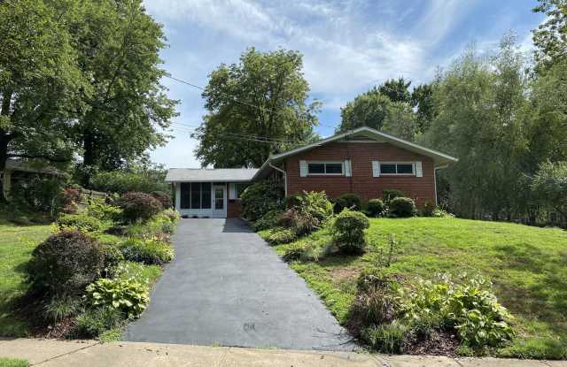 3423 ANDOVER DRIVE