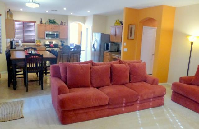 1042 N MOCCASIN Trail