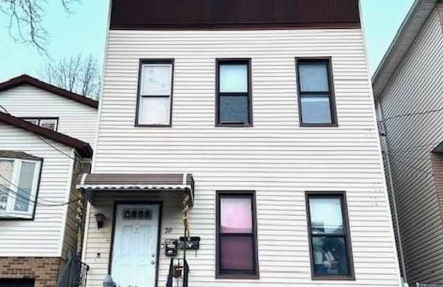 20 TROY ST