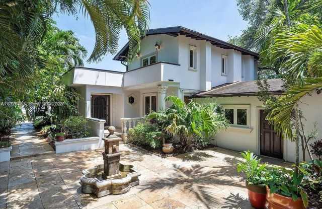 Photo of 800 SW 12th