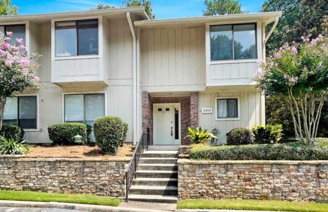 Updated 2BR/ 2BA Townhome - East Cobb