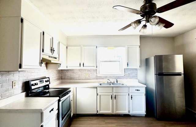 151 W GRANADA AVENUE