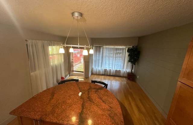 Half a Duplex in the heart of Downtown Orlando!