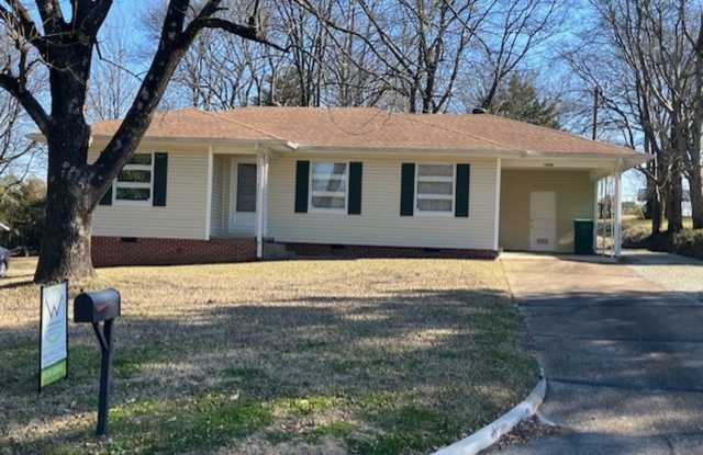 Photo of 1004 Chickasaw Trail