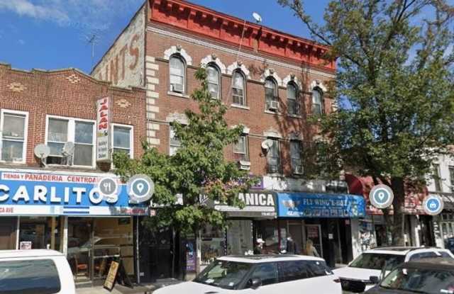 169-07 Jamaica Avenue unit: 3R E