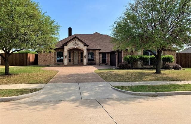 364 Cedar Crest Drive - 364 Cedar Crest Drive, Justin, TX 76247