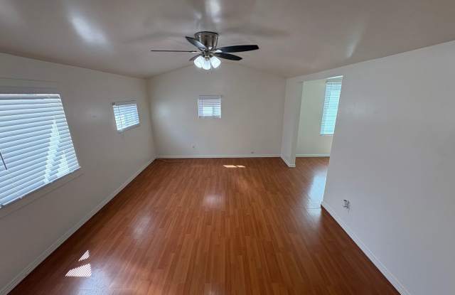 Light and Bright 2 Bed 1 Ba Close to Sweetwater and 805