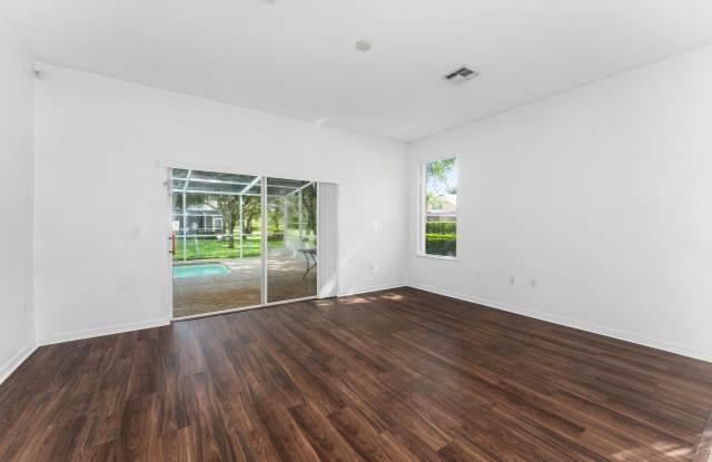 3-Bedroom, 3-Bath Townhouse in Four Corners of Clermont – Close to Disney