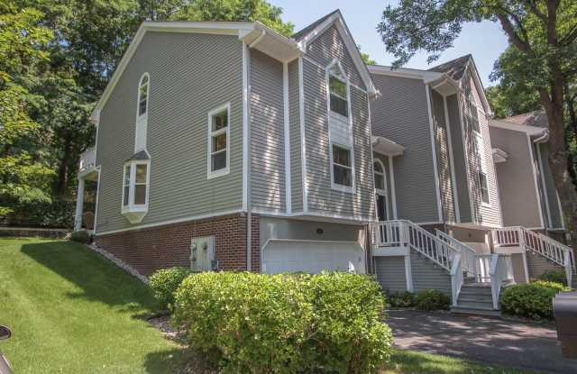 Beautifully Furnished Luxury Townhome – Seasonal Rental in the Heart of Downtown Wayzata, All Utilities Paid
