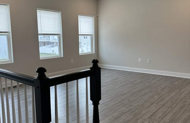 35422 Wright Way - 1