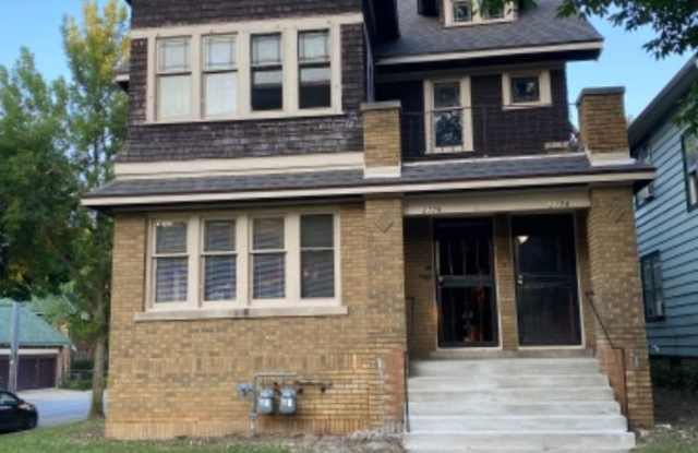 2774 N 44th Street upper
