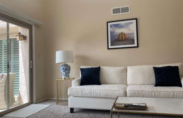 7356 N Via Camello Del Norte -- unit: 210