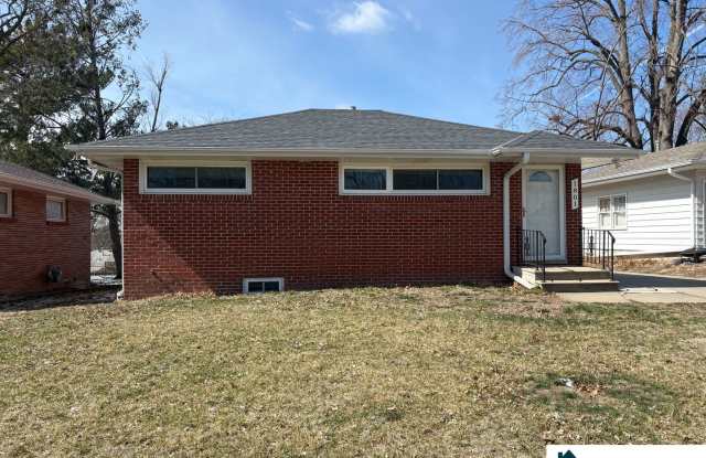 2-Bedroom Home with Hardwood Floors
