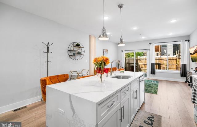 1924 N 6TH Street unit: 2